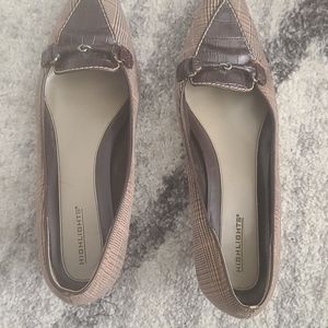 Pointy toe kitten heel